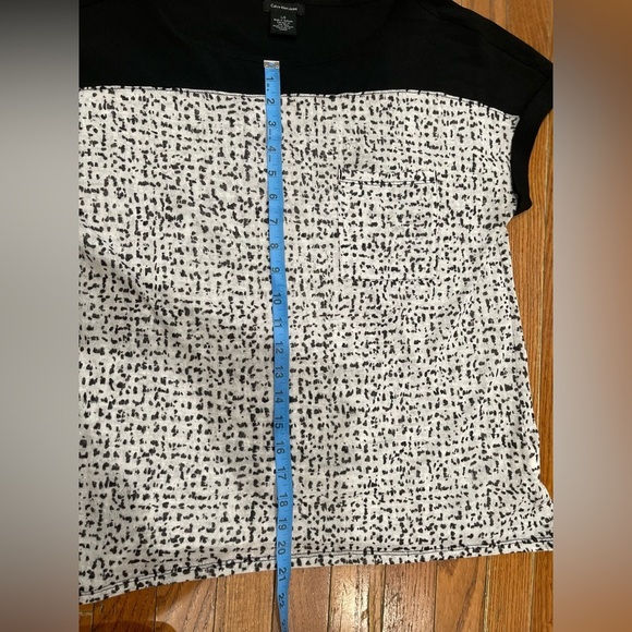 Calvin Klein Jeans Black and White Textured Blouse - Picture 4 of 11